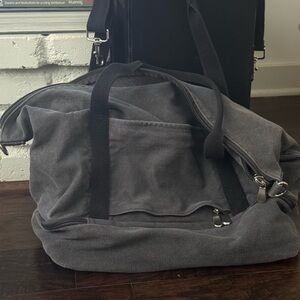 Lo & Sons Catalina Deluxe Weekender Bag in Midnight Ash